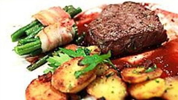 Рецепт Мраморные говяжьи медальоны с жаренным картофелем по-немецки