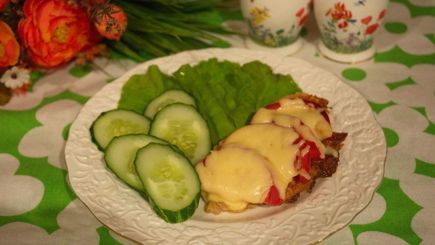 Рецепт отбивные с помидорами и сыром