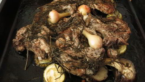 свинина на кости с овощами