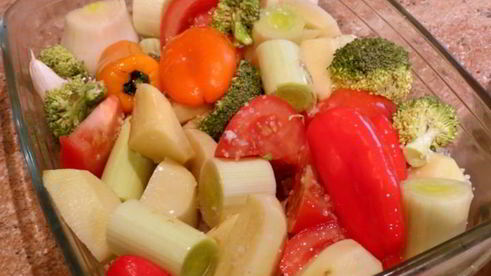 свинина на подушке из овощей