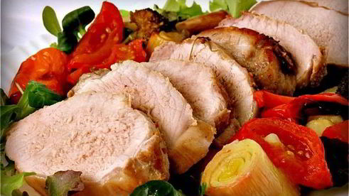 свинина на подушке из овощей