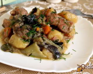 Свинина тушеная с овощами