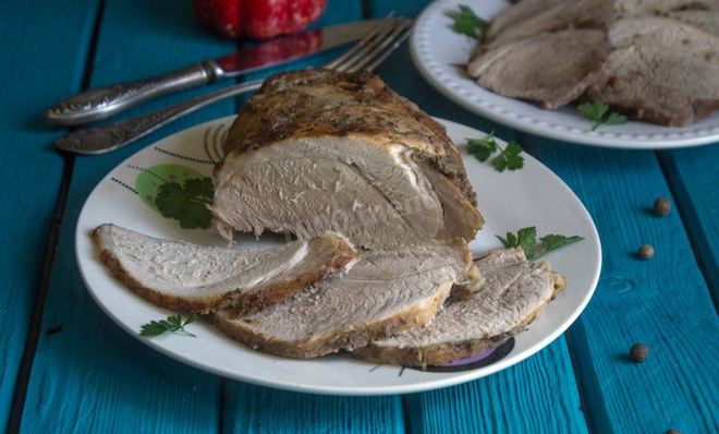 Свиной окорок в фольге в духовке