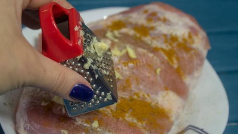 свиной окорок в фольге в духовке