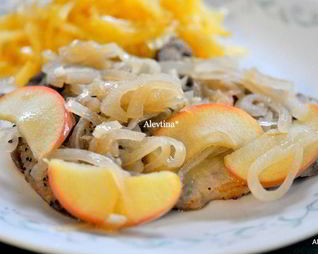 Свиные отбивные в яблочном рассоле