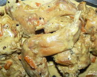 Тушеный кролик в сметане