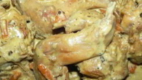 тушеный кролик в сметане