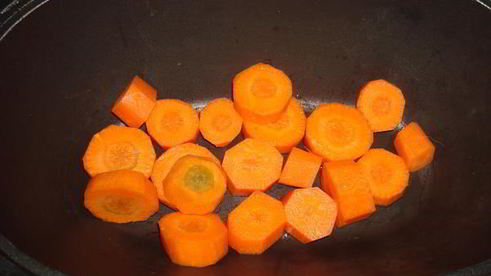 язык свиной тушеный