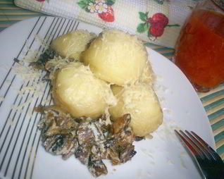 Ньокки, тушенные в сливочно-грибном соусе