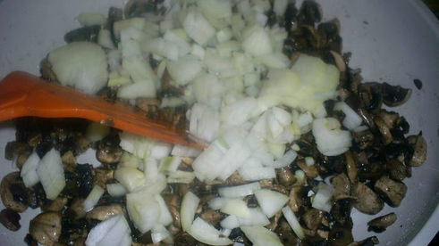 ньокки, тушенные в сливочно-грибном соусе