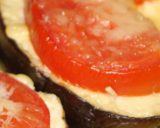 Баклажаны запеченные с помидорами и сыром