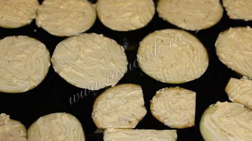 баклажаны запеченные с помидорами и сыром