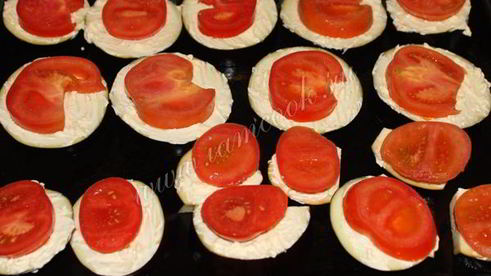 баклажаны запеченные с помидорами и сыром