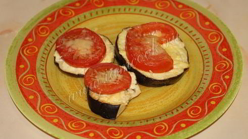 баклажаны запеченные с помидорами и сыром