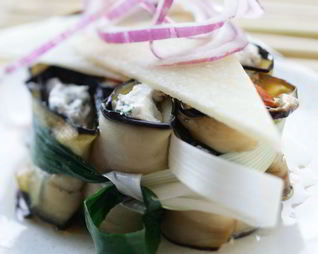 Фаршированные баклажаны с сырной лепешкой