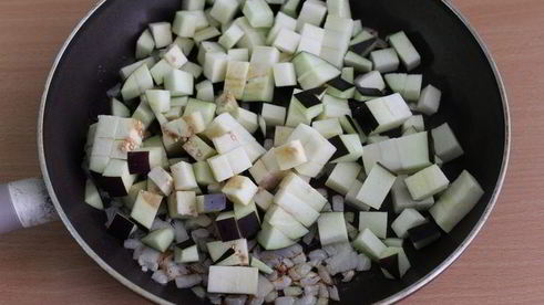 фаршированные конкильони с баклажановым соусом