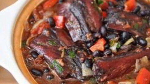 фасоль с копчеными ребрышками