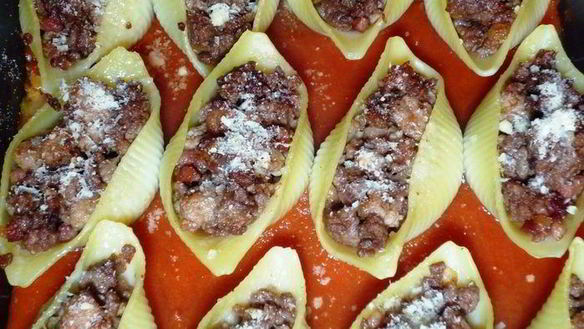 Рецепт Гратен из ракушек с острым мясным соусом