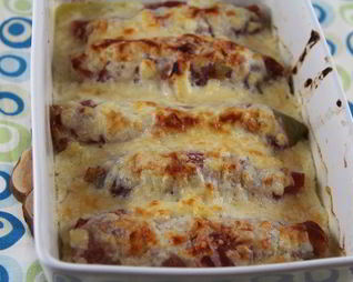 Гратен из цикория с ветчиной и сырным соусом по-бельгийски