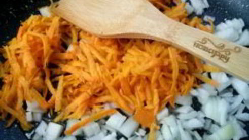 кабачки тушенные с морковью и луком