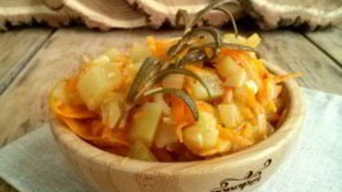 кабачки тушенные с морковью и луком