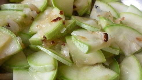 кабачок, тушенный с мидиями в сметане