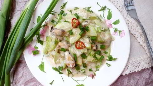 кабачок, тушенный с мидиями в сметане