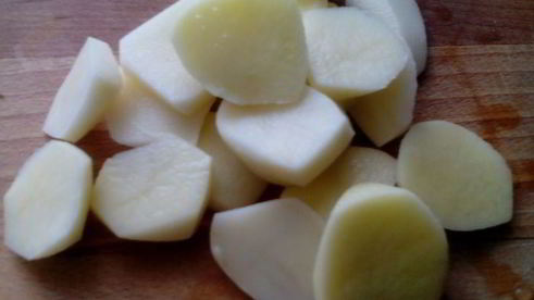 картофель, запеченный с мясом и сыром