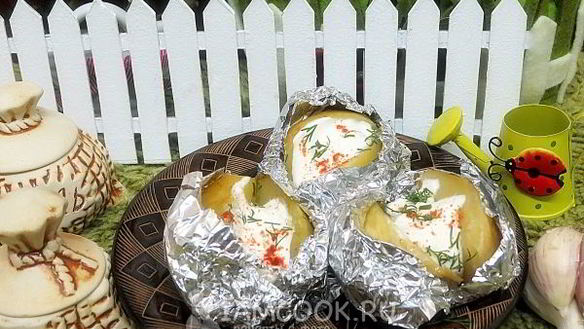 Рецепт Картофель, запеченный с салом и луком в фольге