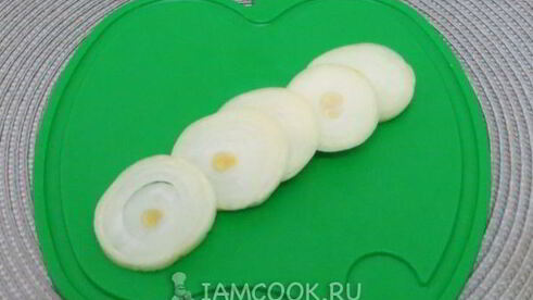 картофель, запеченный с салом и луком в фольге