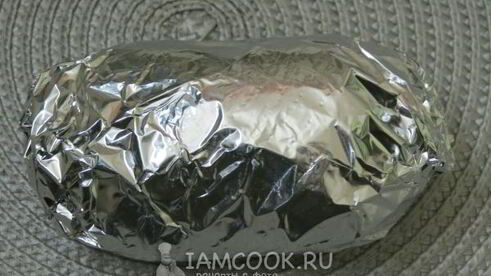 картофель, запеченный с салом и луком в фольге
