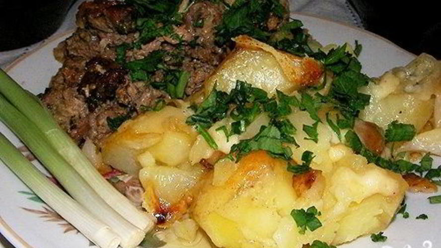 Рецепт картофель, запеченный с салом в горшочках