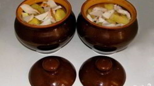 картофель, запеченный с салом в горшочках