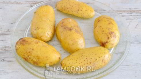 картофель, запеченный в микроволновке