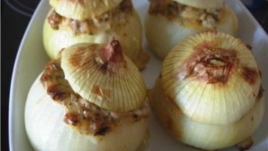Рецепт лук запеченный в сухарях фаршированный чесноком