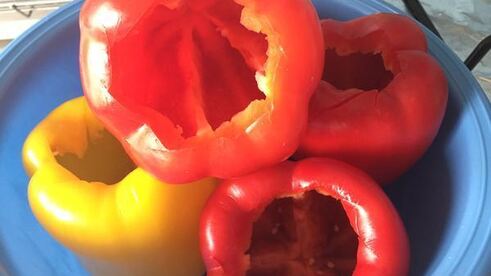 перец, фаршированный булгуром и овощами