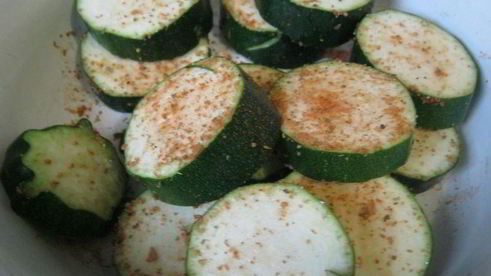 цукини, жареные с шампиньонами и пореем