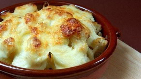 Рецепт Цветная капуста под сыром в соусе бешамель