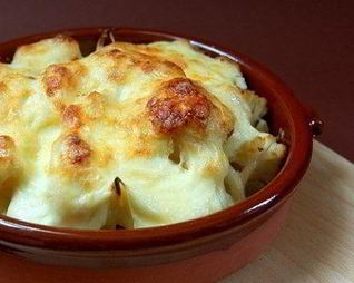 Цветная капуста под сыром в соусе бешамель