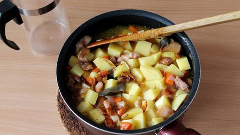 тушеная картошка с грибами и морковью