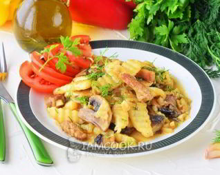 Тушеная картошка с мясом и грибами