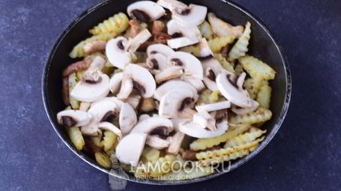 тушеная картошка с мясом и грибами