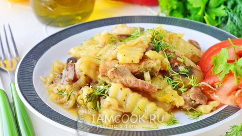 тушеная картошка с мясом и грибами