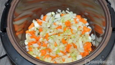 тушеная картошка с тушенкой и грибами в мультиварке