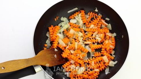 тушеные кабачки с морковью и луком