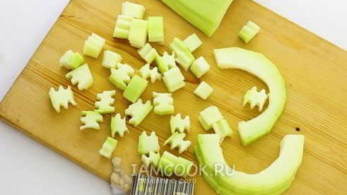 тушеные кабачки с морковью и луком