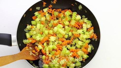 тушеные кабачки с морковью и луком