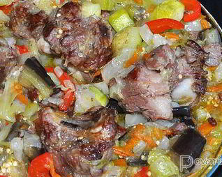 Тушеные овощи с копченостями