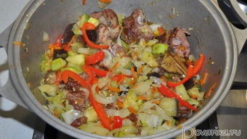 тушеные овощи с копченостями