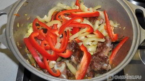 тушеные овощи с копченостями